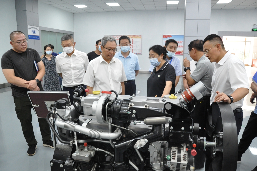 昆明市高端装备及汽车制造工业链主要向导到利来国国际最给力的老牌动力开展调研